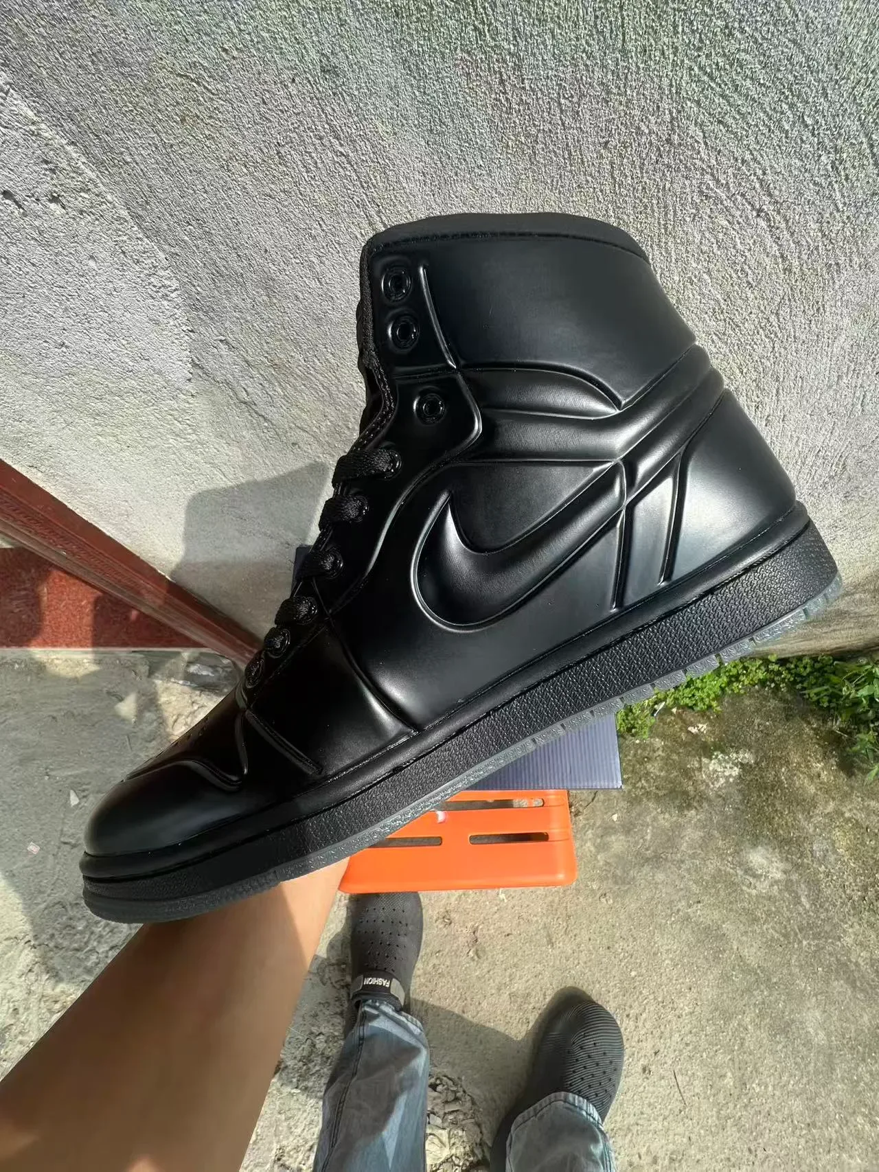 Air Jordan 1 মনোক্রোম কালো হাই-টপ বাস্কেটবল জুতা 5