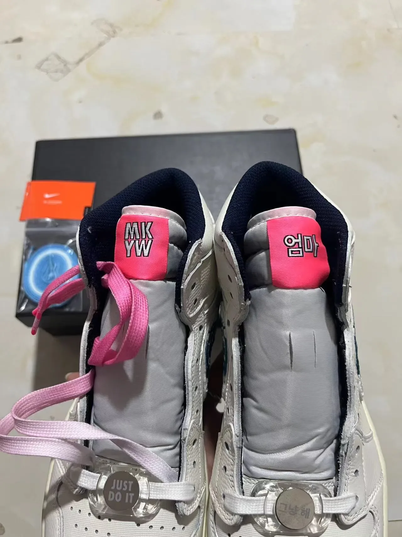 Air Jordan 1 Off-White 刺绣波浪图案篮球鞋 6