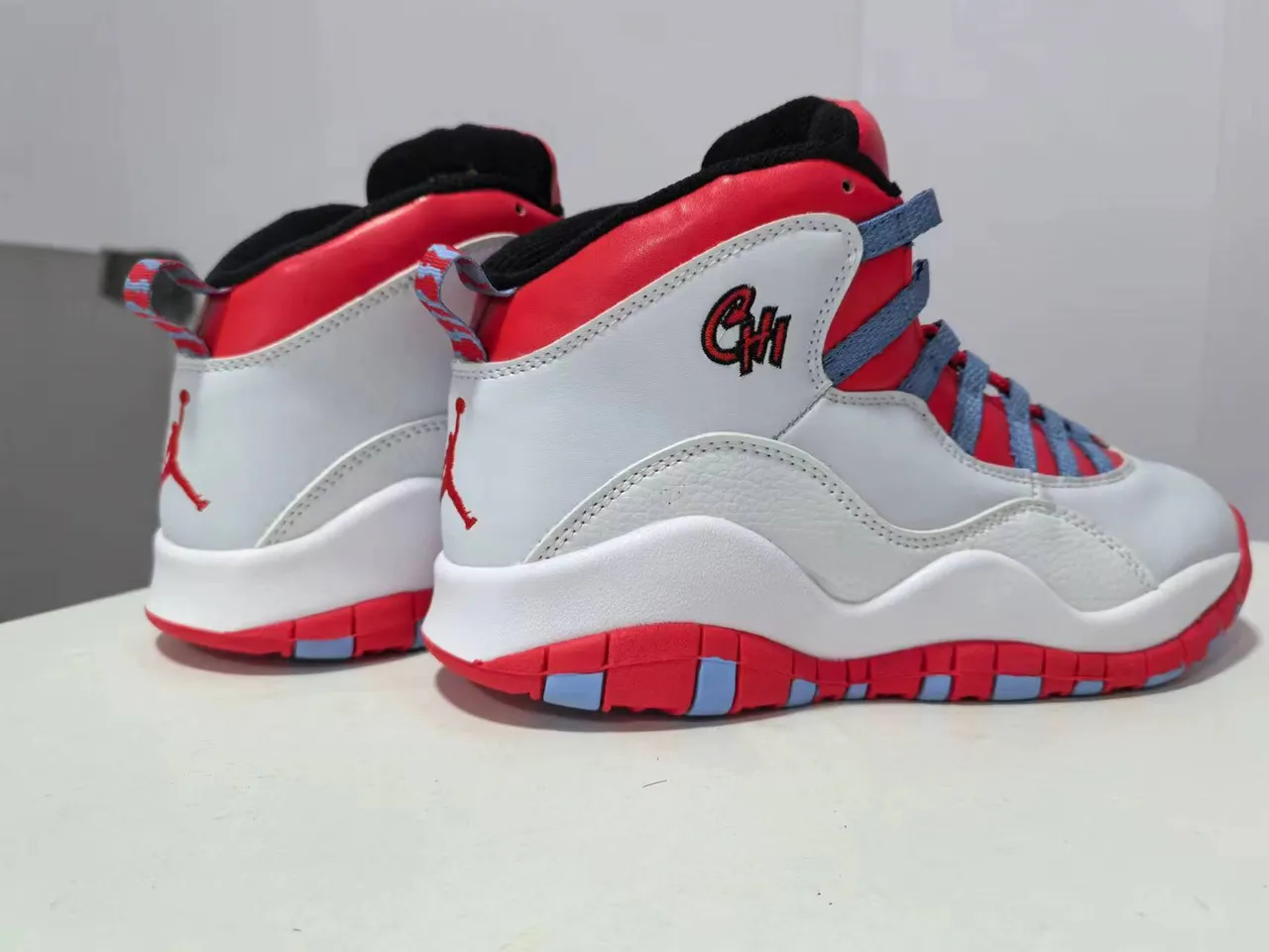 حذاء كرة السلة Air Jordan 10 Chicago أبيض أحمر University Blue 2