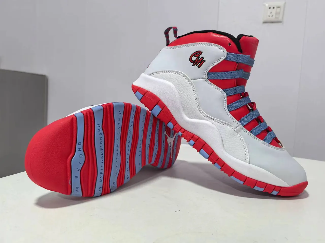 حذاء كرة السلة Air Jordan 10 Chicago أبيض أحمر University Blue 3
