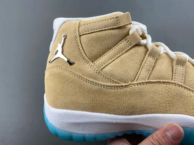 Air Jordan 11 Beige Blue Suede High Top Tênis de Basquete 3