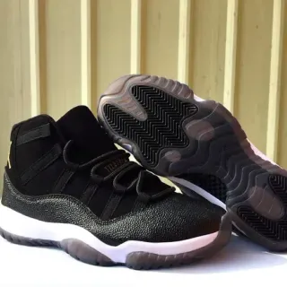 Air Jordan 11 Preto Dourado Couro Patentado Tênis de Basquete
