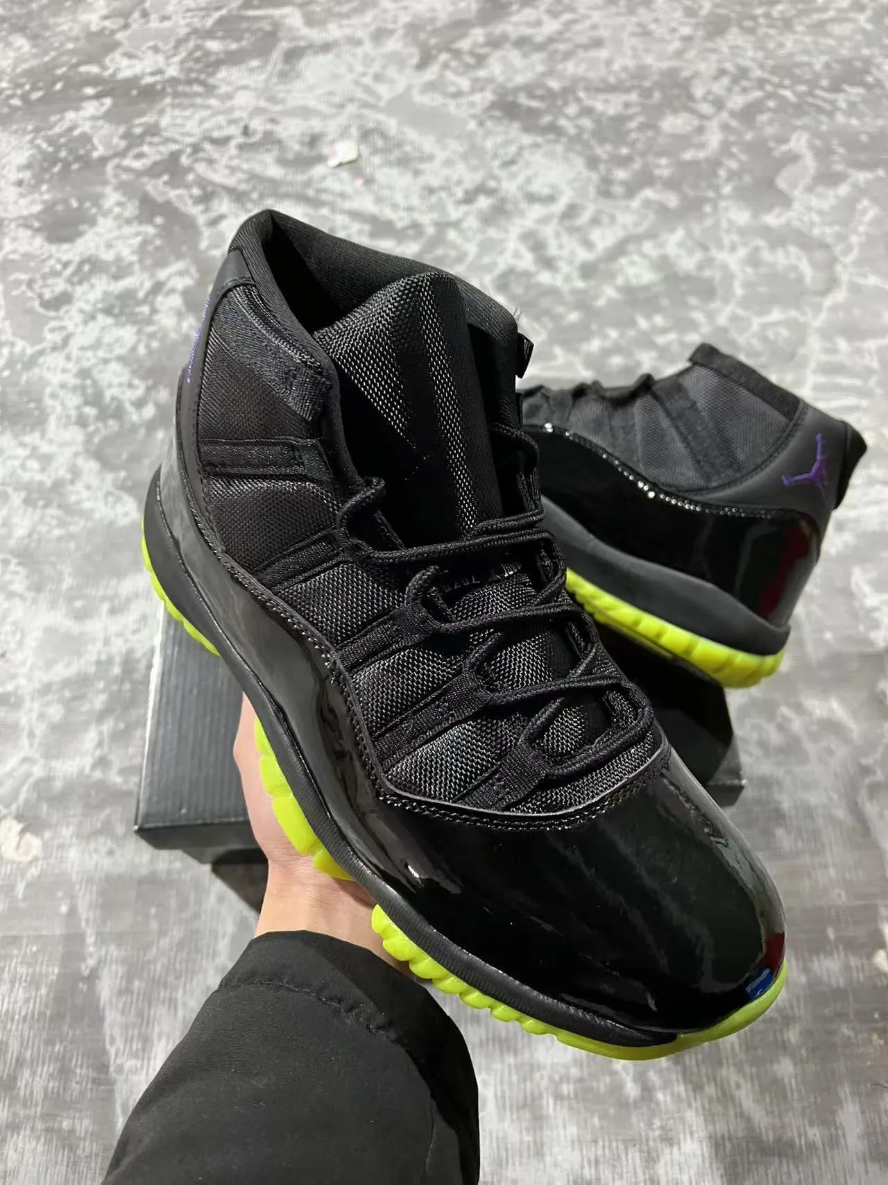 Air Jordan 11 Black Volt बास्केटबॉल जूते 2