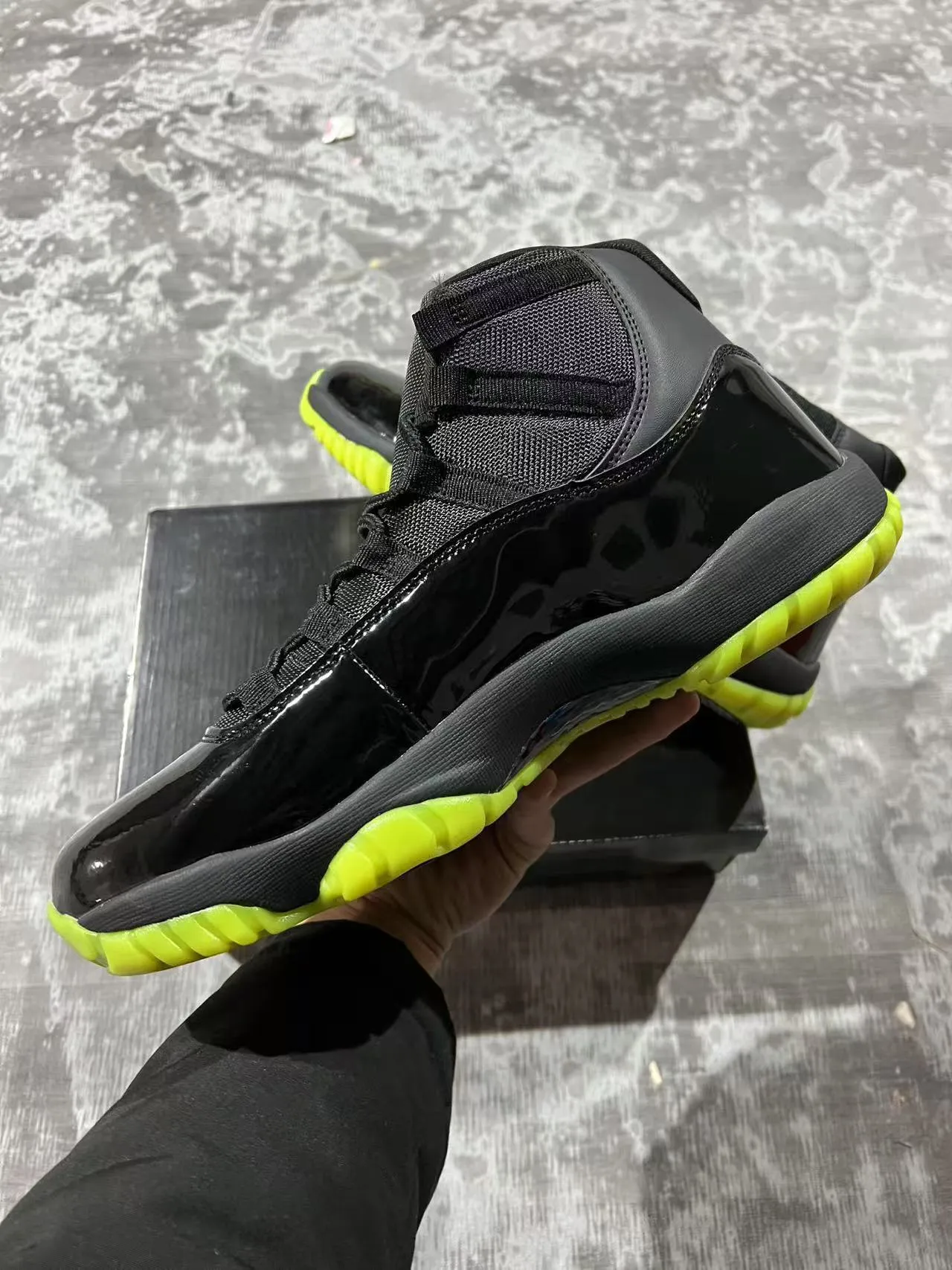 Air Jordan 11 Black Volt बास्केटबॉल जूते 5