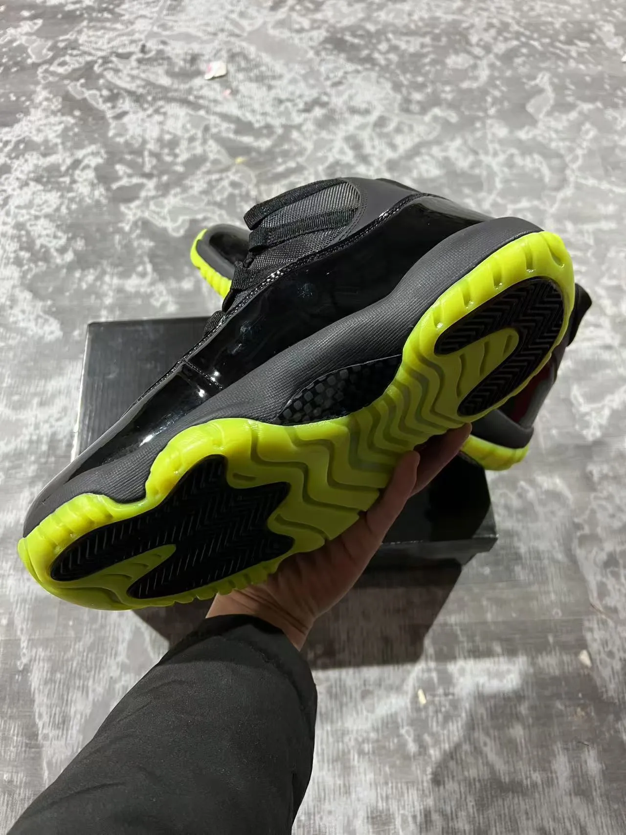 Air Jordan 11 Black Volt बास्केटबॉल जूते 6