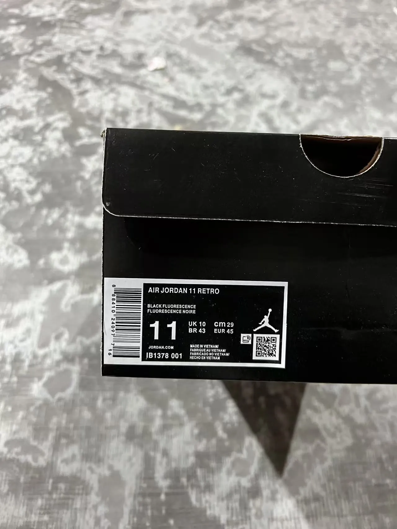 Air Jordan 11 Black Volt बास्केटबॉल जूते 10
