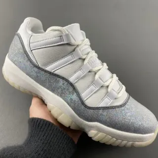 Air Jordan 11 Iridescent Silver White 生活方式运动鞋