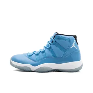 Tênis de basquete Air Jordan 11 em verniz azul-claro