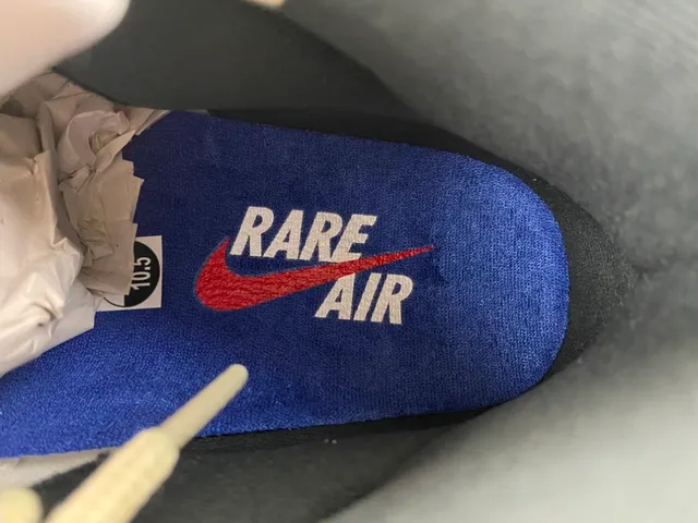 Tênis de basquete Air Jordan 11 em couro envernizado azul royal e branco 7