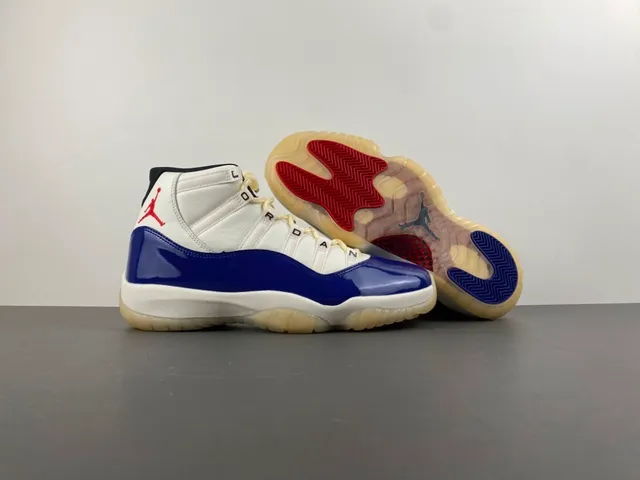 Tênis de basquete Air Jordan 11 em couro envernizado azul royal e branco 13