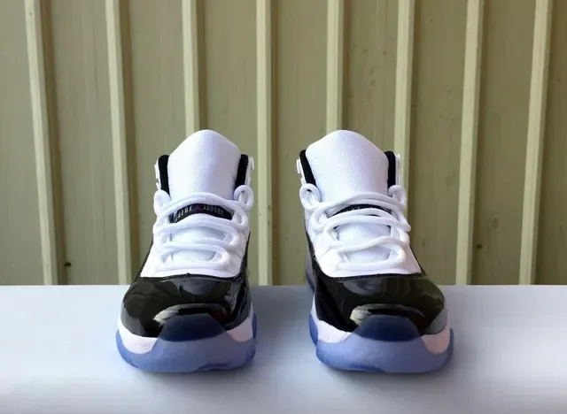 Air Jordan 11 Tênis de Basquete Branco Preto Icy Blue 5
