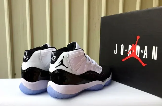 Air Jordan 11 Tênis de Basquete Branco Preto Icy Blue 7