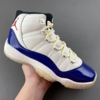 Tênis de basquete Air Jordan 11 branco e azul-royal