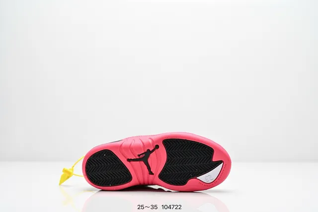 Tênis de basquete Air Jordan 12 preto e rosa 24