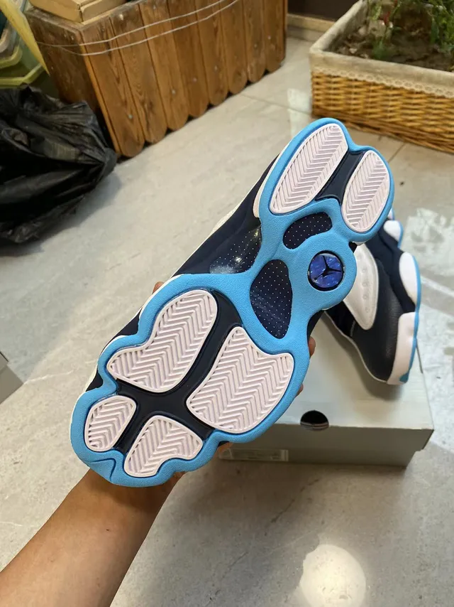 Air Jordan 13 Navy and White 镂空皮革篮球鞋 5