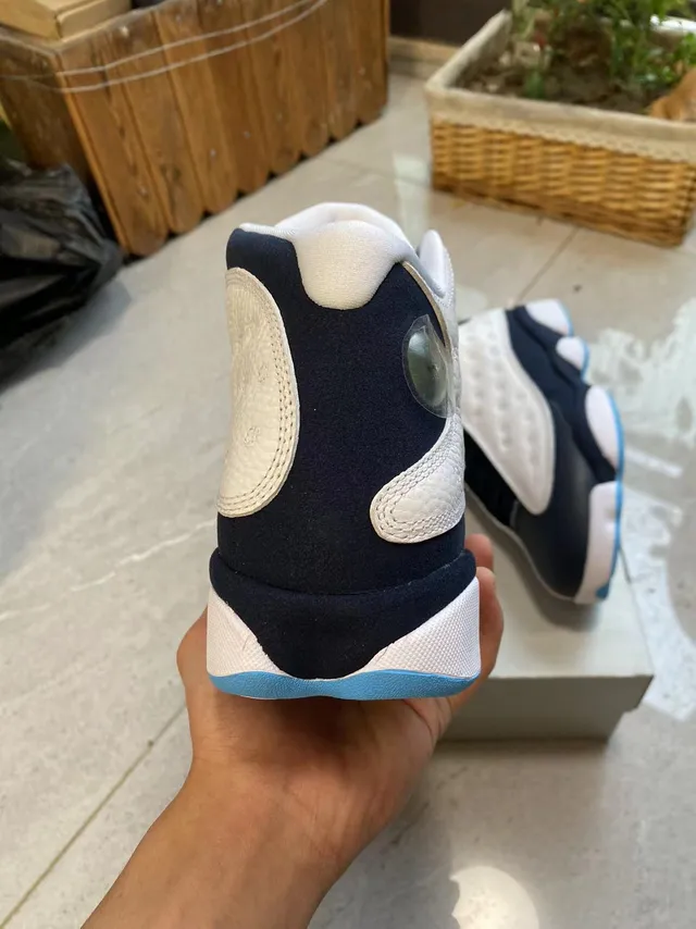 Air Jordan 13 Navy and White 镂空皮革篮球鞋 6