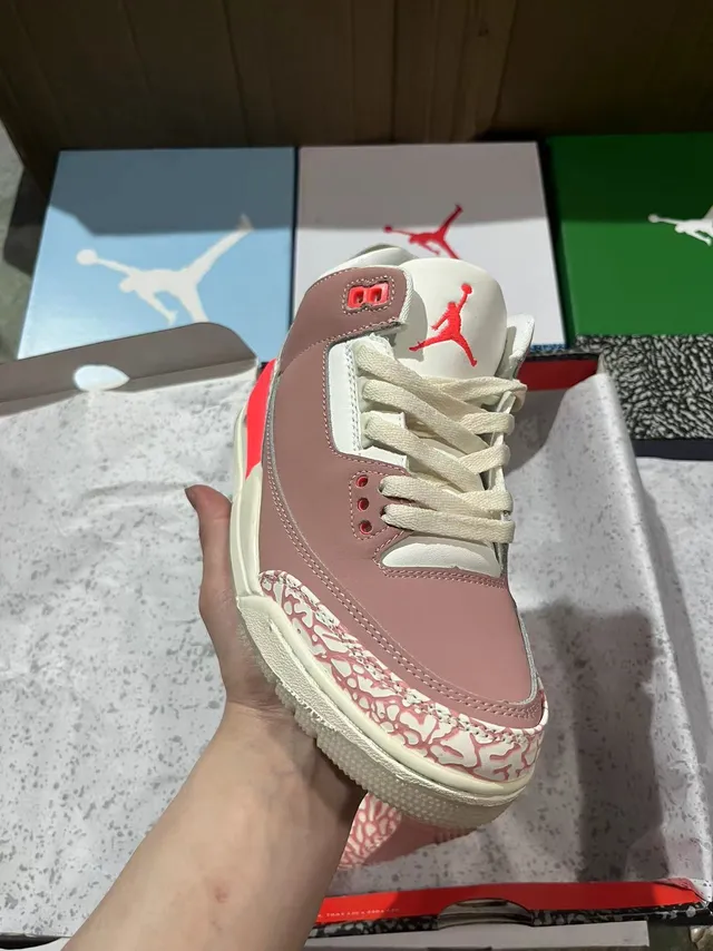 حذاء كرة السلة Air Jordan 3 بنقشة جلد الفيل ولون وردي مغبر 2