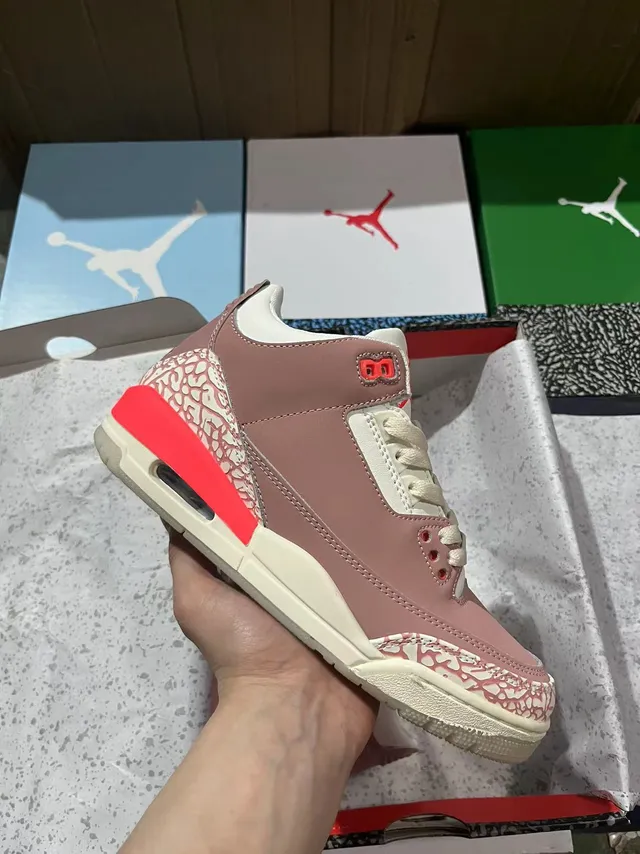 حذاء كرة السلة Air Jordan 3 بنقشة جلد الفيل ولون وردي مغبر 3