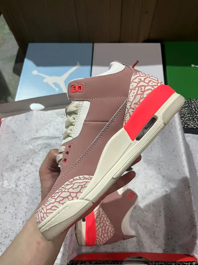 حذاء كرة السلة Air Jordan 3 بنقشة جلد الفيل ولون وردي مغبر 4