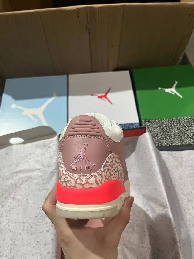 حذاء كرة السلة Air Jordan 3 بنقشة جلد الفيل ولون وردي مغبر 6
