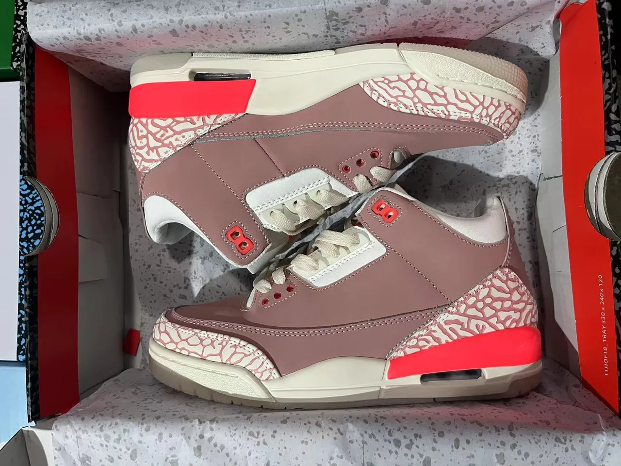 حذاء كرة السلة Air Jordan 3 بنقشة جلد الفيل ولون وردي مغبر 7