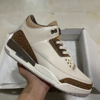Tênis de basquete Air Jordan 3 Elephant Print off-white e marrom