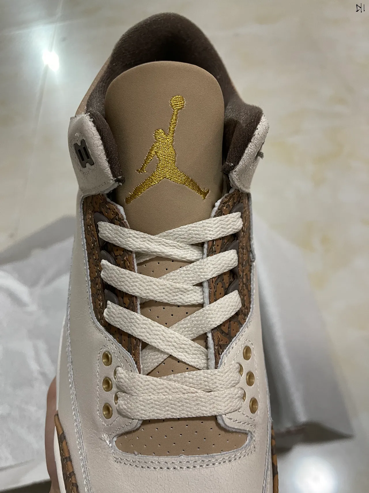 Tênis de basquete Air Jordan 3 Elephant Print off-white e marrom 4