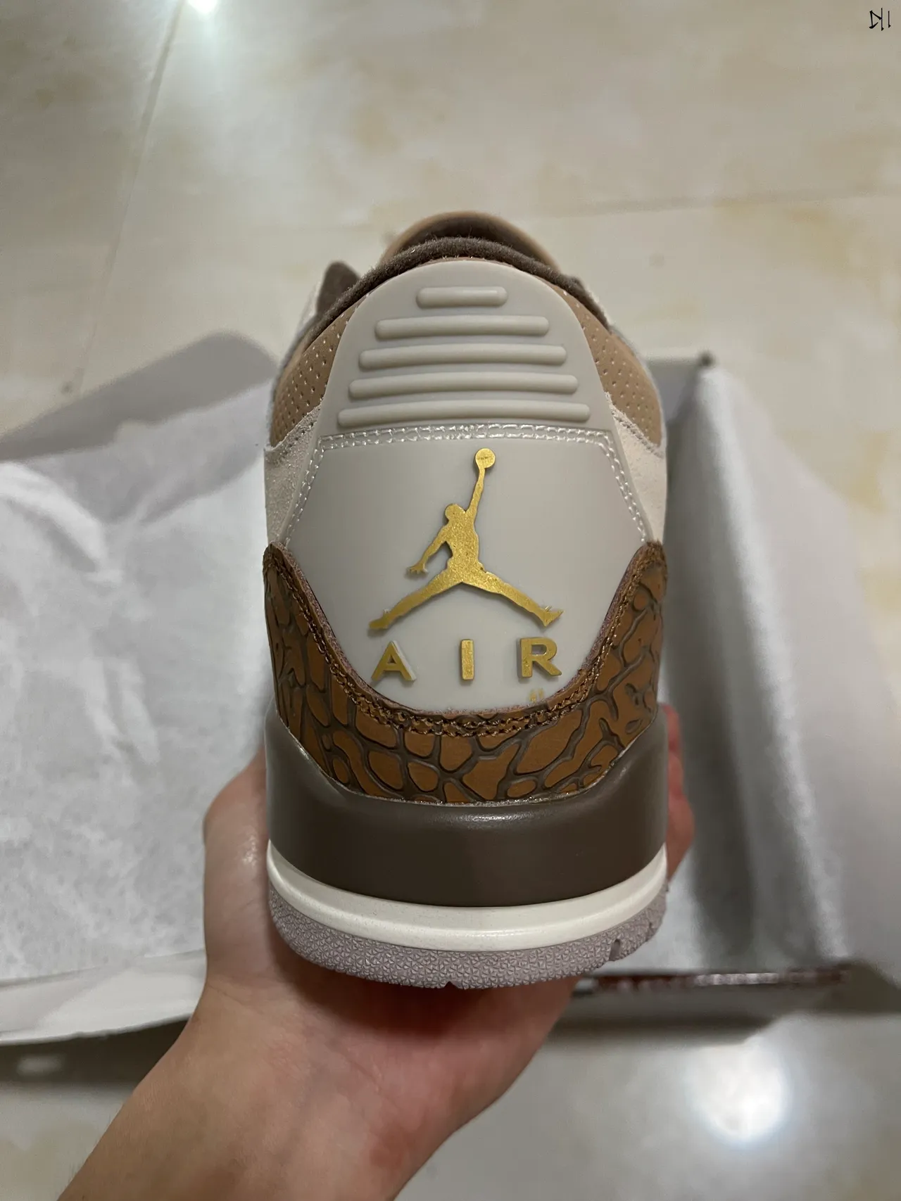 Tênis de basquete Air Jordan 3 Elephant Print off-white e marrom 7