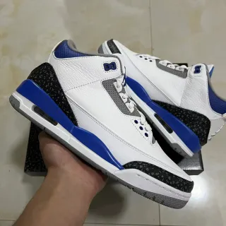 Zapatillas de baloncesto Air Jordan 3 blancas y azul real con estampado de elefante