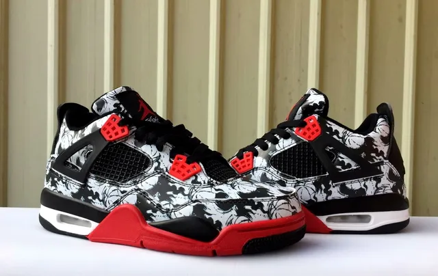 Zapatillas de baloncesto Air Jordan 4 con estampado floral rojo y negro 2