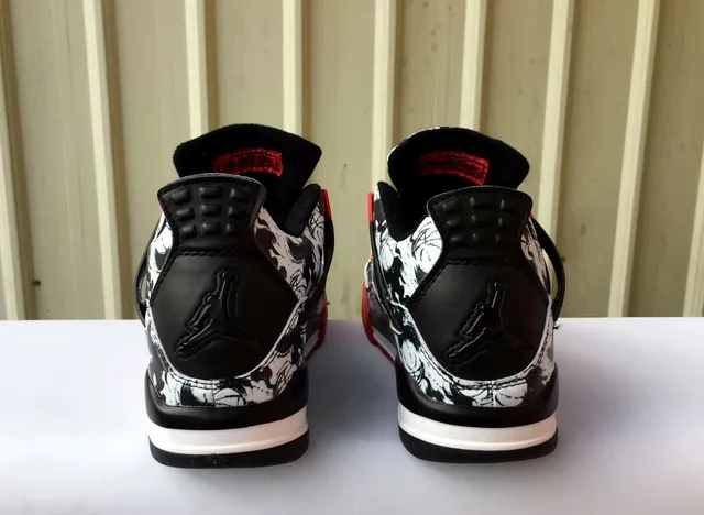 Zapatillas de baloncesto Air Jordan 4 con estampado floral rojo y negro 3