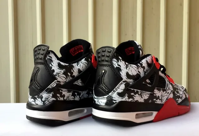 Zapatillas de baloncesto Air Jordan 4 con estampado floral rojo y negro 4