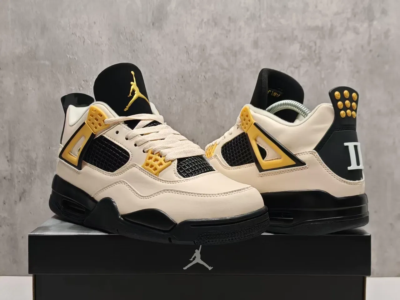 Air Jordan 4 Off-White Black Gold Chaussures de basket 2