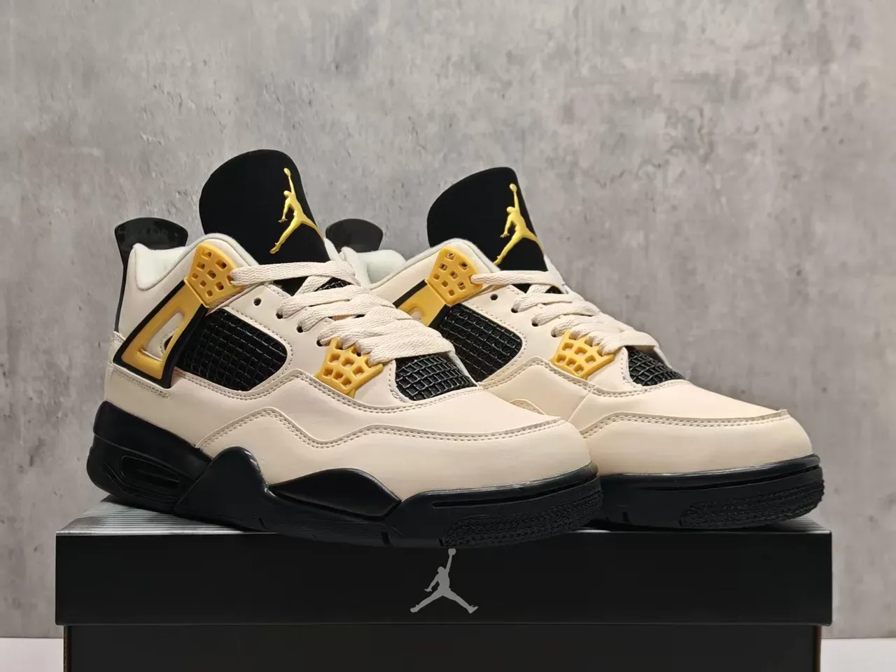 Air Jordan 4 Off-White Black Gold Chaussures de basket 3