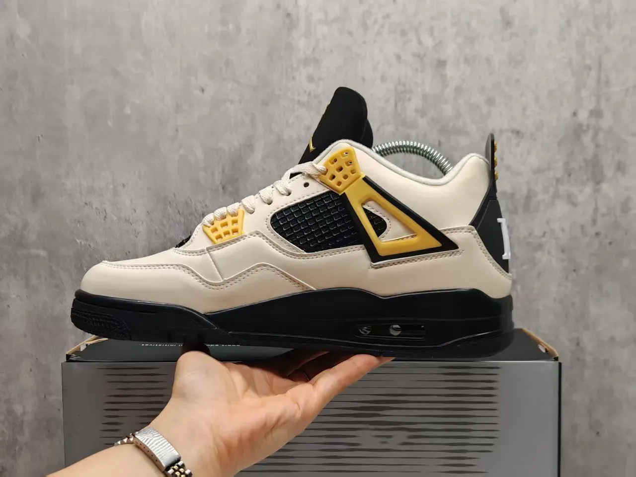 Air Jordan 4 Off-White Black Gold Chaussures de basket 10
