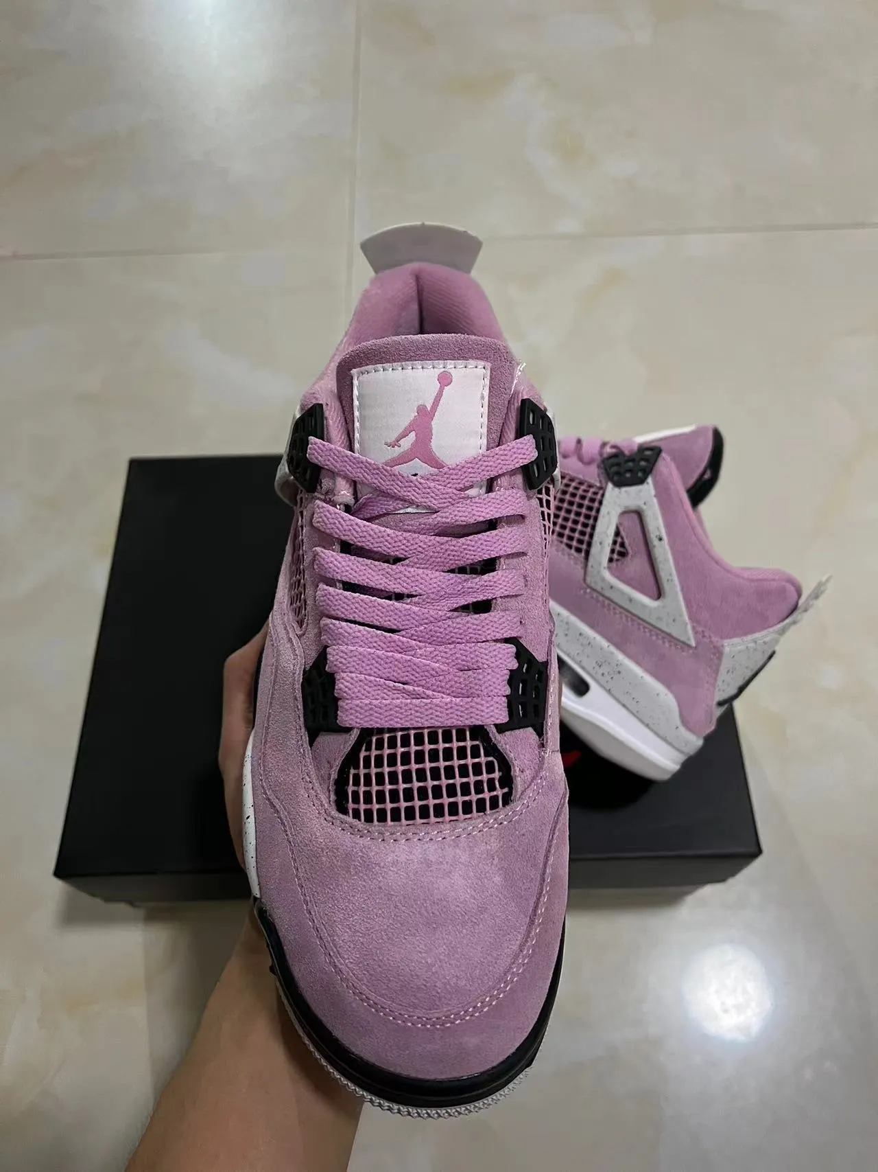 Air Jordan 4 गोलापি সুয়েড দাগযুক্ত সাদা বাস্কেটবল জুতো 3
