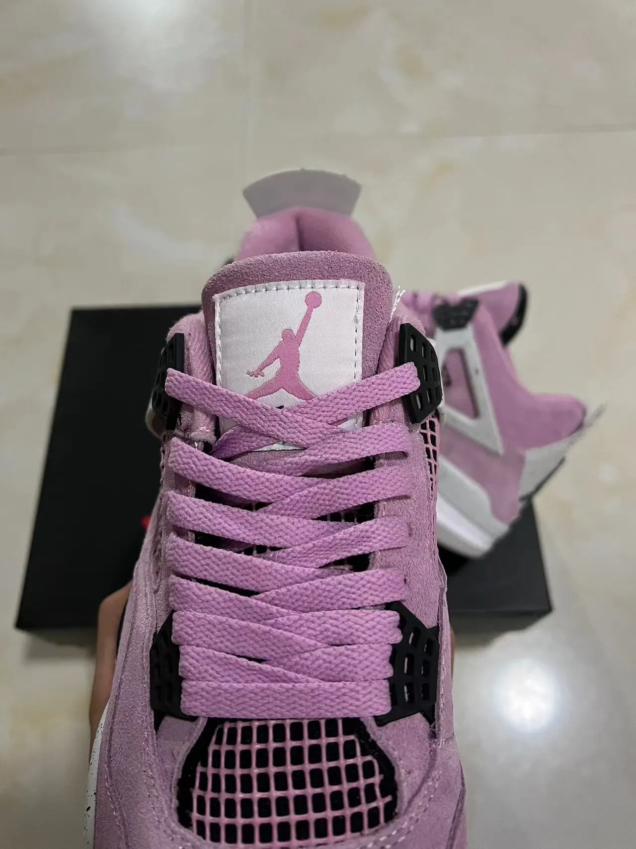 Air Jordan 4 गोलापি সুয়েড দাগযুক্ত সাদা বাস্কেটবল জুতো 4