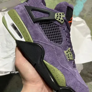 Tênis de basquete Air Jordan 4 roxo e verde-oliva salpicado