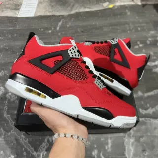 Tênis de basquete Air Jordan 4 vermelho, preto e branco