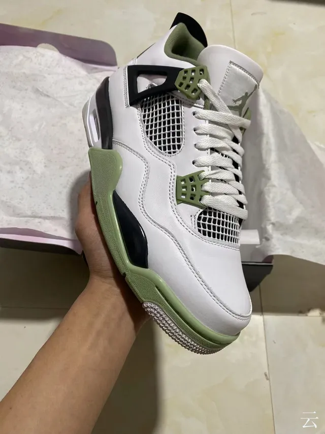 Chaussures de basketball Air Jordan 4 blanc noir vert olive 2