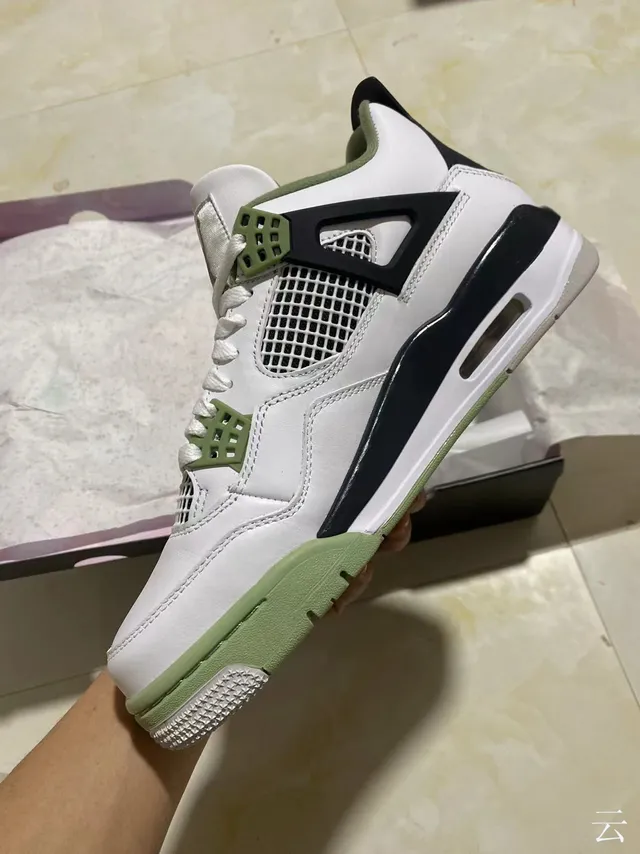 Chaussures de basketball Air Jordan 4 blanc noir vert olive 4
