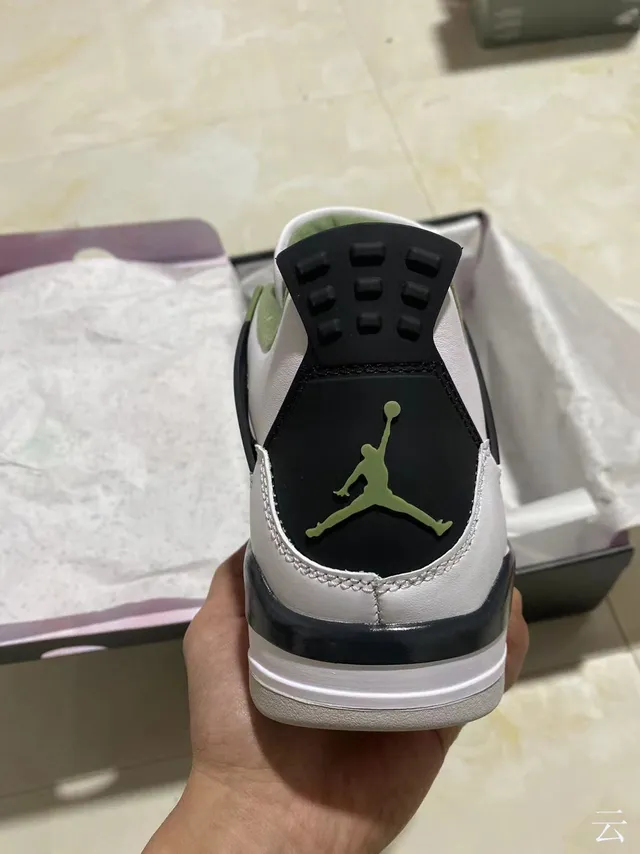 Chaussures de basketball Air Jordan 4 blanc noir vert olive 6