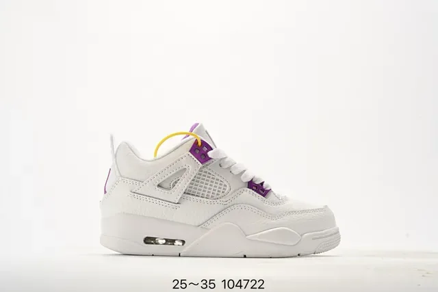 Tênis lifestyle Air Jordan 4 branco e azul 22