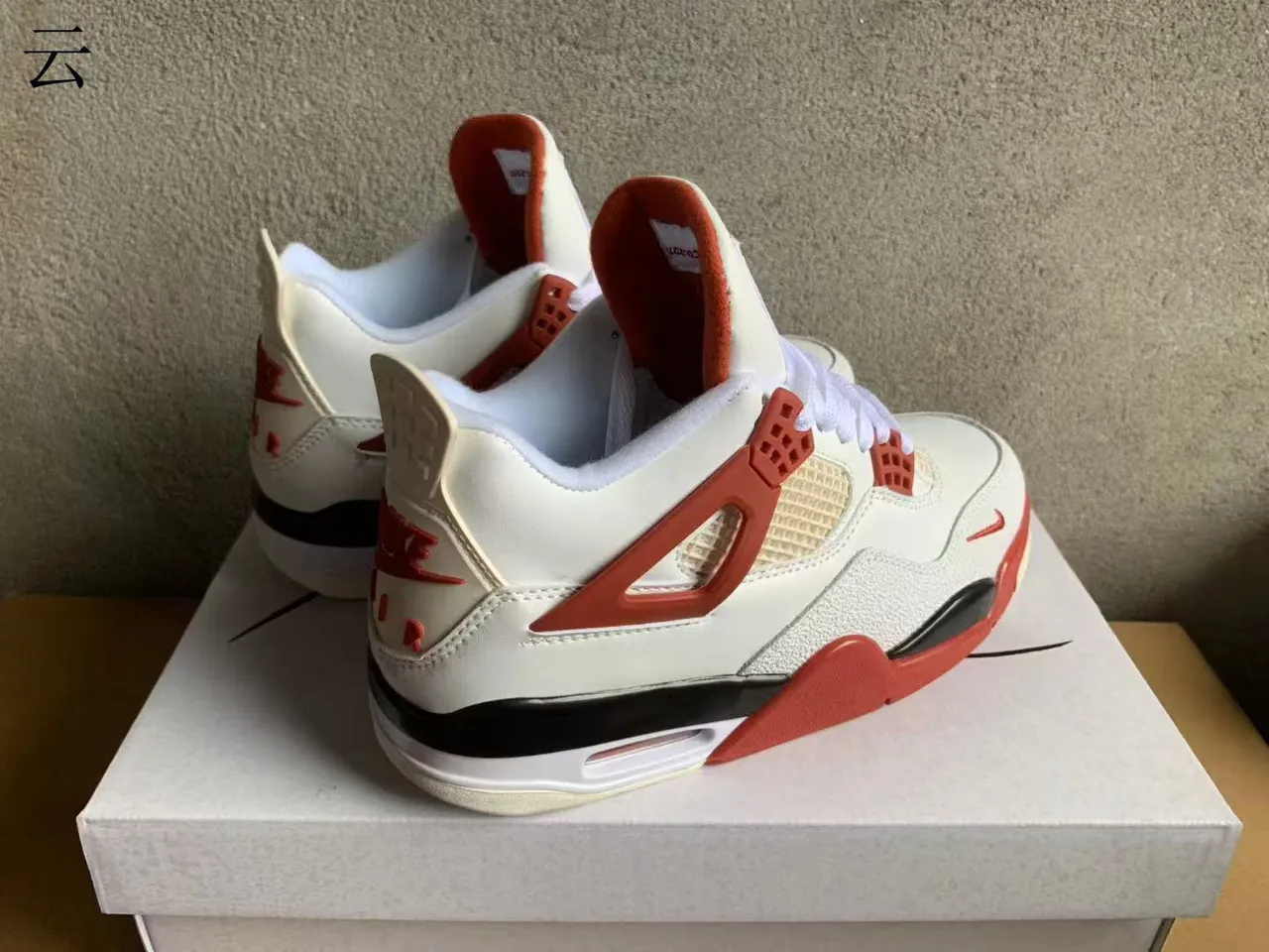 Zapatillas de baloncesto Air Jordan 4 blanco y rojo 3