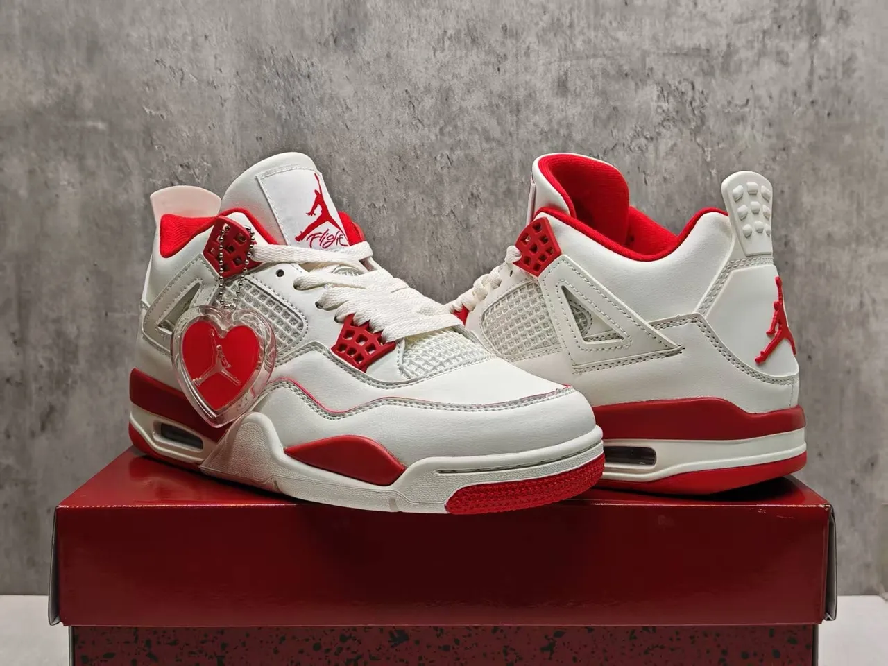 Air Jordan 4 সাদা লাল হার্ট চার্ম বাস্কেটবল জুতো 2