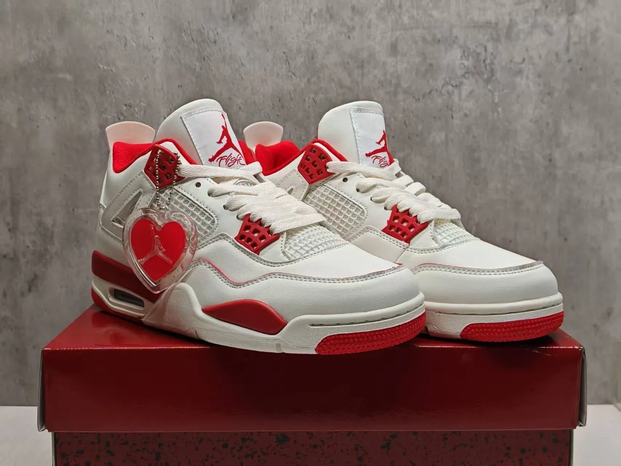 Air Jordan 4 সাদা লাল হার্ট চার্ম বাস্কেটবল জুতো 3