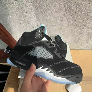 Zapatillas de baloncesto Air Jordan 5 negro azul claro con suela translúcida