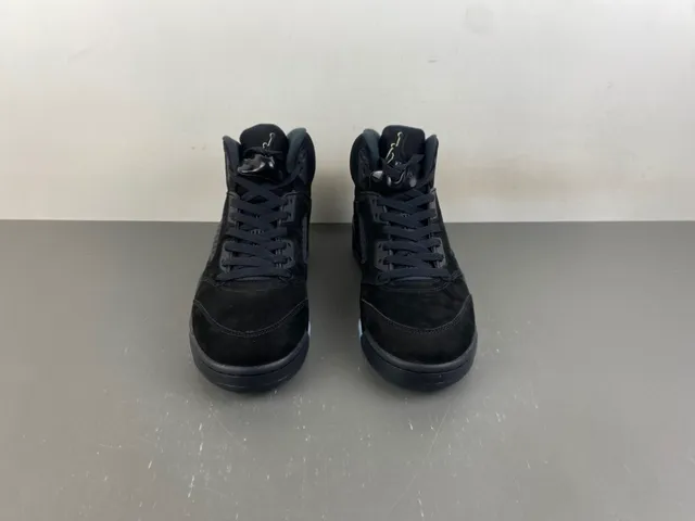 حذاء كرة السلة Air Jordan 5 صاعقة البرق باللونين الأسود والأحمر 11