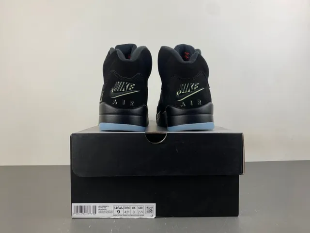 حذاء كرة السلة Air Jordan 5 صاعقة البرق باللونين الأسود والأحمر 19