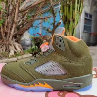 Tênis de basquete Air Jordan 5 verde-oliva e chama laranja